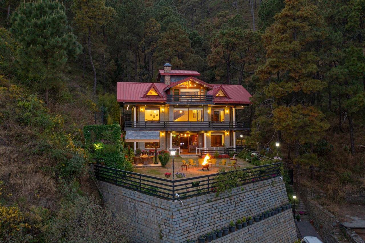Stayvista At Floradale W Jacuzzi & Wood-Fire Pizza Kasauli Exterior foto