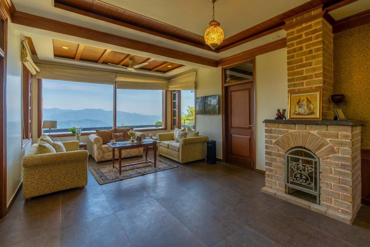 Stayvista At Floradale W Jacuzzi & Wood-Fire Pizza Kasauli Exterior foto