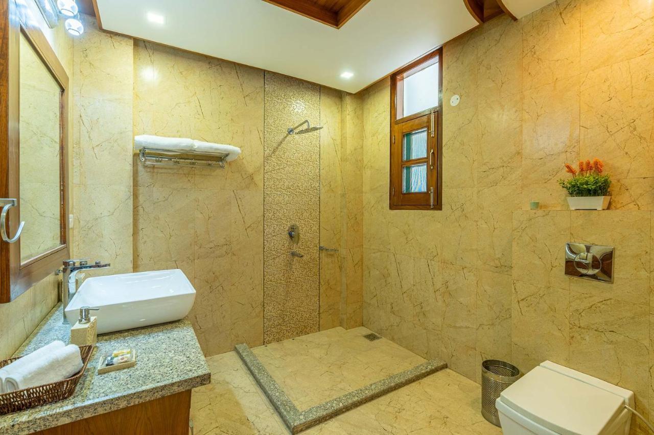 Stayvista At Floradale W Jacuzzi & Wood-Fire Pizza Kasauli Exterior foto