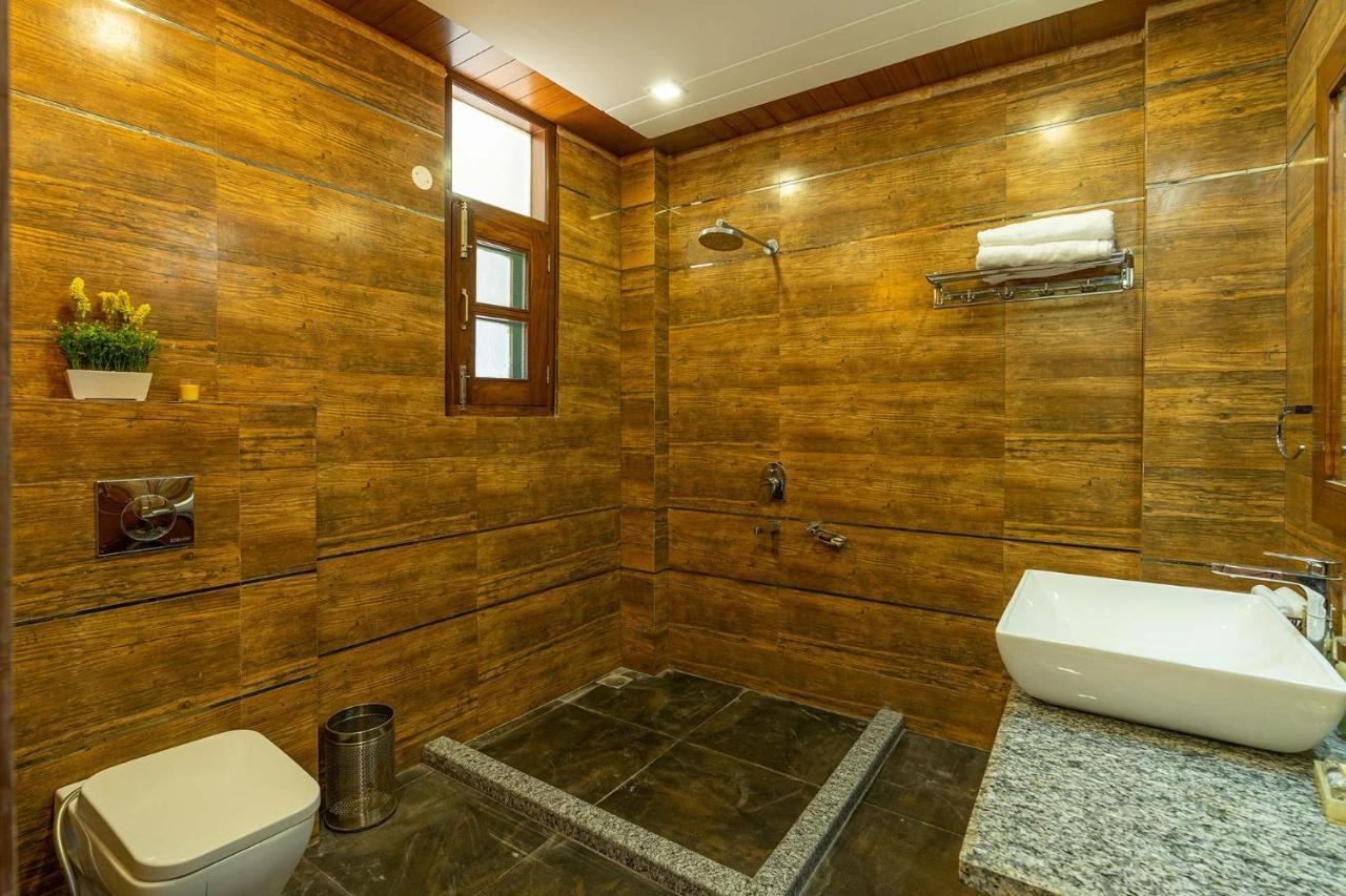 Stayvista At Floradale W Jacuzzi & Wood-Fire Pizza Kasauli Exterior foto